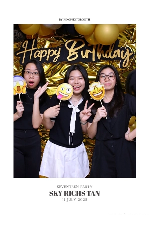Photobooth ulang tahun di Makassar oleh King Photobooth - birthday photobox kingphotobooth makassar rinra tahun2025 | Photobooth Makassar
