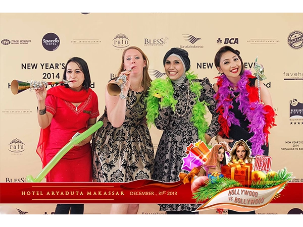 Photobooth corporate event di Makassar oleh King Photobooth - corporate christmas photobooth kingphotobooth aryaduta tahun2013 | Photobooth Makassar